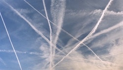 Co říkají čáry na obloze