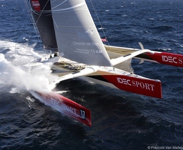 Kolik mil upluje plachetnice za den?