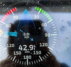 43 uzlů v přístavu, je třeba zvolit náhradní plán