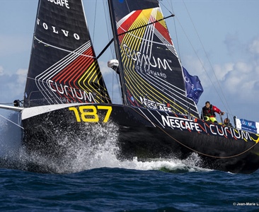 Kolik mil je možné uplout na 40 stop jachtě za 24 hodin?