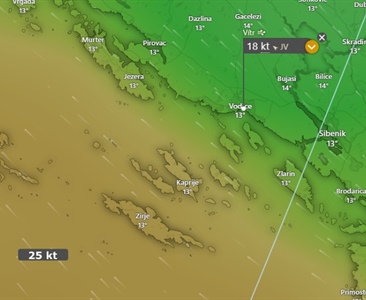 Plnou hlavní plachtu, nebo ref?